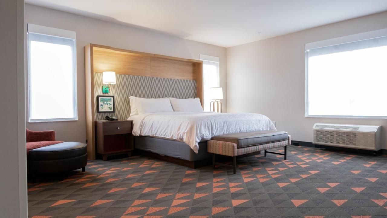 Holiday Inn & Suites Philadelphia W - Drexel Hill, An Ihg Hotel Екстериор снимка